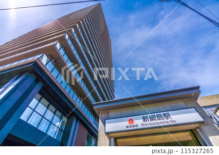 日本の横浜都市景観 6月。東急新横浜線　新綱島駅南口などを望む＝8 日 115327265