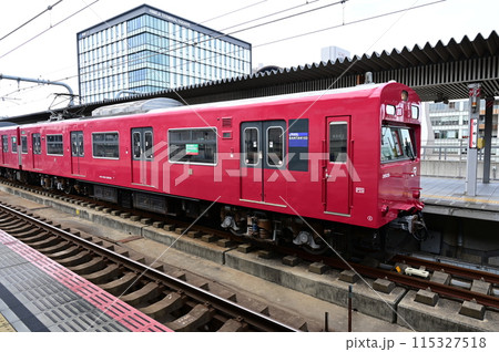姫路駅に停車中のクモハ103系BH105編成 播但線 姫路駅に停車中のクモハ103系BH105編成 播但線 115327518