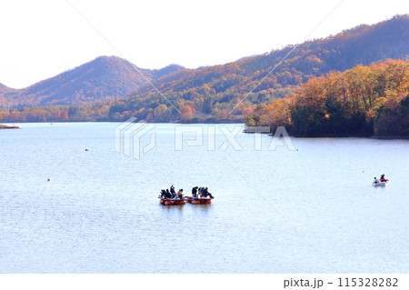 《兵庫県》関西釣り人達の聖地、三田市青野ダム湖畔の秋 《兵庫県》関西釣り人達の聖地、三田市青野ダム湖畔の秋 115328282