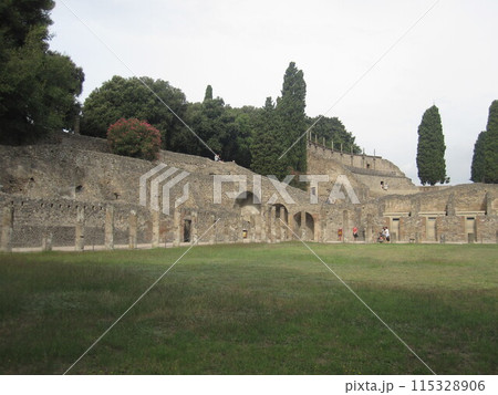 ヴェスヴィオ噴火で消えた古代遺跡、ポンペイ遺跡 115328906
