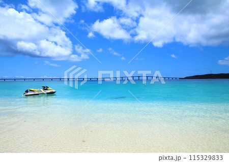 晴れやかな海の写真素材 115329833