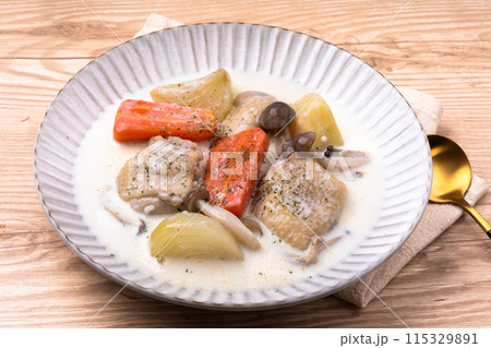 チキンクリームシチュー 115329891