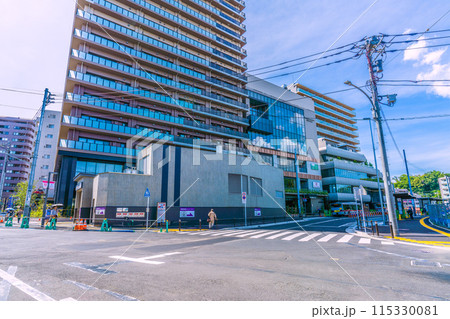 日本の横浜都市景観 6月。東急新横浜線　新綱島駅南口などを望む＝8日 115330081
