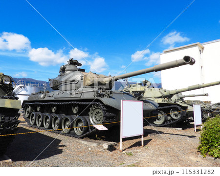 用途廃止展示される陸上自衛隊の61式戦車 115331282