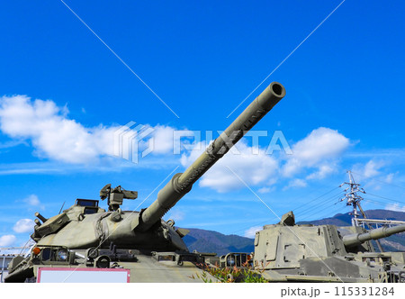用途廃止展示される陸上自衛隊74式戦車の砲塔 115331284