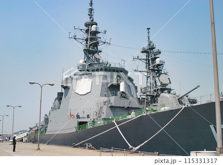 停泊中の海上自衛隊イージス護衛艦 停泊中の海上自衛隊イージス護衛艦 115331317
