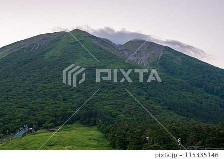 日本の鳥取県の大山の美しい風景 115335146