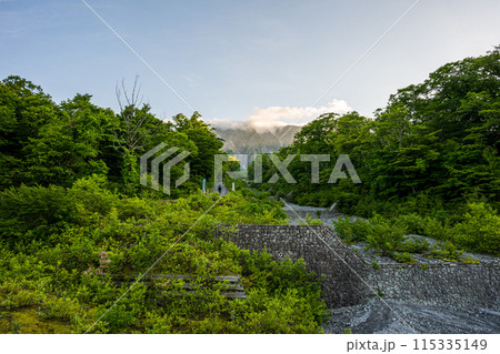 日本の鳥取県の大山の美しい風景 115335149