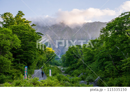 日本の鳥取県の大山の美しい風景 115335150