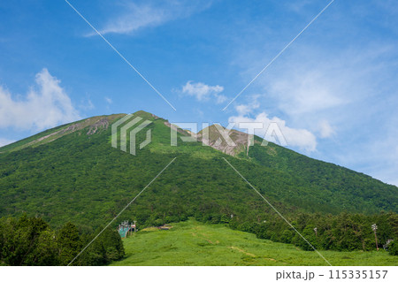 日本の鳥取県の大山の美しい風景 日本の鳥取県の大山の美しい風景 115335157