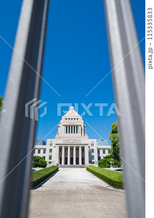 「東京都」青空と国会議事堂 115335833