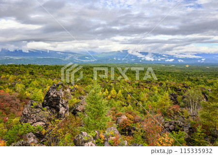 見晴台からの眺め【秋の鬼押出し園】 115335932