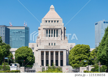 「東京都」青空と国会議事堂 「東京都」青空と国会議事堂 115336038