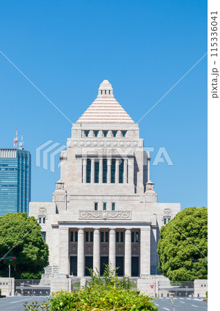 「東京都」青空と国会議事堂 115336041