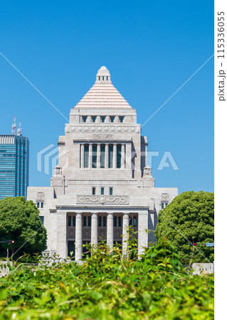 「東京都」青空と国会議事堂 「東京都」青空と国会議事堂 115336055