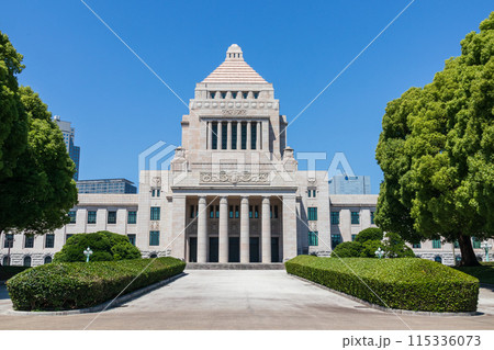 「東京都」青空と国会議事堂 「東京都」青空と国会議事堂 115336073