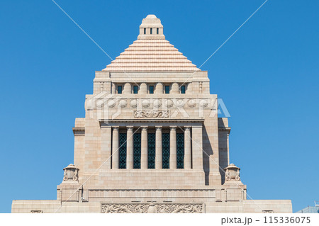 「東京都」青空と国会議事堂 115336075