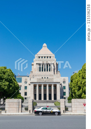 「東京都」青空と国会議事堂 115336258
