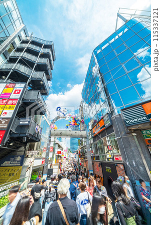 「東京都」観光客で混雑する竹下通り 「東京都」観光客で混雑する竹下通り 115337121