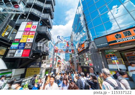 「東京都」観光客で混雑する竹下通り 115337122