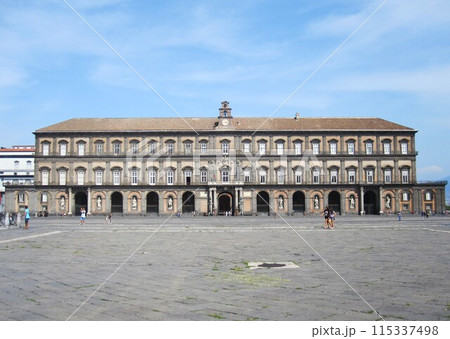 ナポリのプレビシート広場、王宮(王宮歴史的住居博物館) ナポリのプレビシート広場、王宮(王宮歴史的住居博物館) 115337498