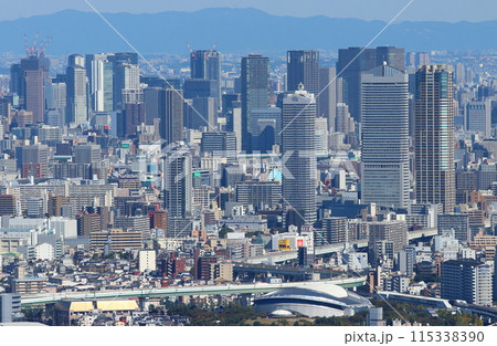 高層ビル展望台からの、大阪南港の眺望:弁天町、本町、梅田のビル群(望遠圧縮) 高層ビル展望台からの、大阪南港の眺望:弁天町、本町、梅田のビル群(望遠圧縮) 115338390