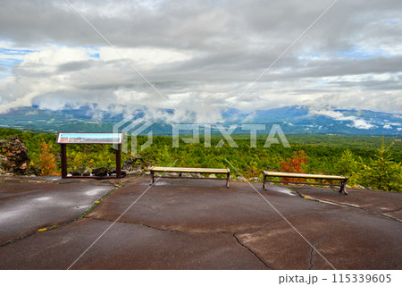 見晴台からの眺め【秋の鬼押出し園】 115339605