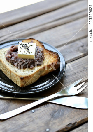 天然酵母食パンのあんバタートースト　のっけパン 115339823