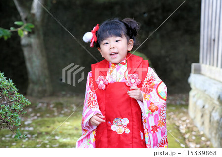 七五三詣、三歳のお祝いロケーション撮影、被布和装キッズフォト 七五三詣、三歳のお祝いロケーション撮影、被布和装キッズフォト 115339868