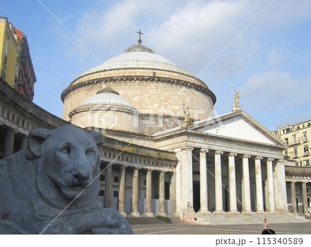 ナポリ歴史地区、プレビシート広場とサン・フランチェスコ・ディ・パオラ聖堂 ナポリ歴史地区、プレビシート広場とサン・フランチェスコ・ディ・パオラ聖堂 115340589