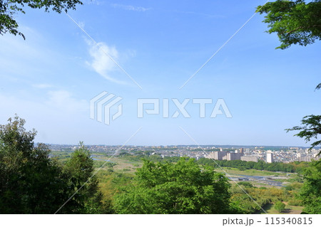 東京都・八王子市・滝山公園から昭島方面を望む 115340815