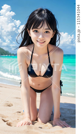 夏空のビーチでビキニの水着を着た笑顔の若い女性 115341044
