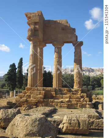 シチリア・アグリジェントの考古学地域、古代ギリシャの神殿群、ディオスクロイ神殿 シチリア・アグリジェントの考古学地域、古代ギリシャの神殿群、ディオスクロイ神殿 115341304