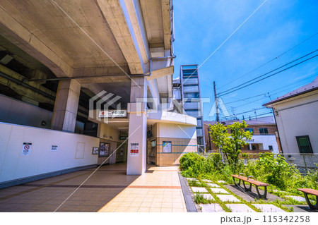 日本の川崎都市景観 6月。高架下の二子新地駅西口などを望む 日本の川崎都市景観 6月。高架下の二子新地駅西口などを望む 115342258