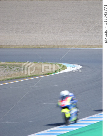 春のバイクレース 快晴 春のバイクレース 快晴 115342771
