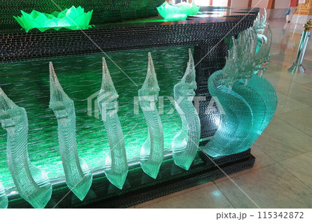 歴史ある王室寺院、エメラルドの仏塔があるワット・パークナム・パーシーチャルーン 歴史ある王室寺院、エメラルドの仏塔があるワット・パークナム・パーシーチャルーン 115342872