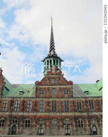 デンマーク、コペンハーゲンの旧証券取引所(Borsen of Copenhagen) デンマーク、コペンハーゲンの旧証券取引所(Borsen of Copenhagen) 115343043