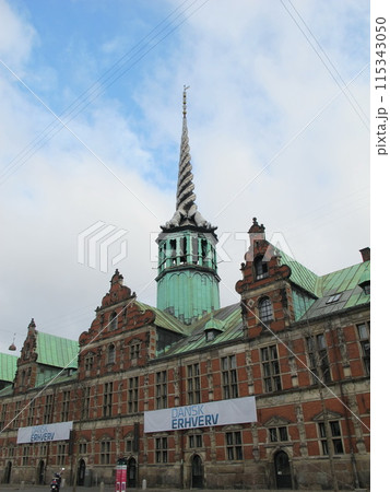 デンマーク、コペンハーゲンの旧証券取引所(Borsen of Copenhagen) デンマーク、コペンハーゲンの旧証券取引所(Borsen of Copenhagen) 115343050