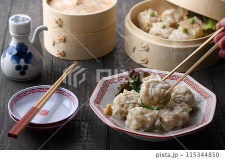 中国料理 焼売 蒸したて熱々 中国料理 焼売 蒸したて熱々 115344850