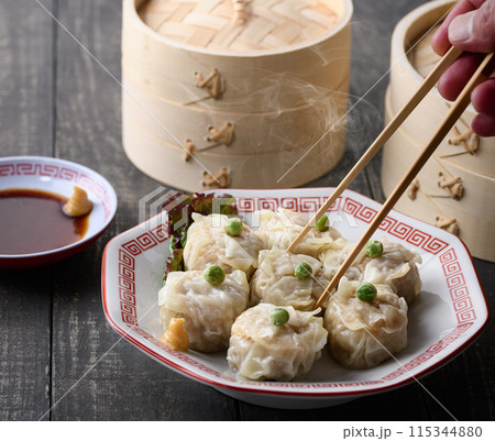 中国料理 焼売 蒸したて熱々 中国料理 焼売 蒸したて熱々 115344880