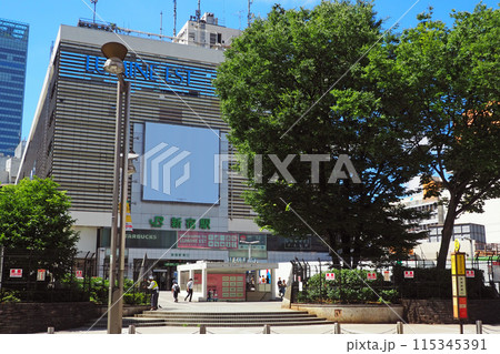 JR新宿駅東口 ルミネエスト新宿 JR新宿駅東口 ルミネエスト新宿 115345391