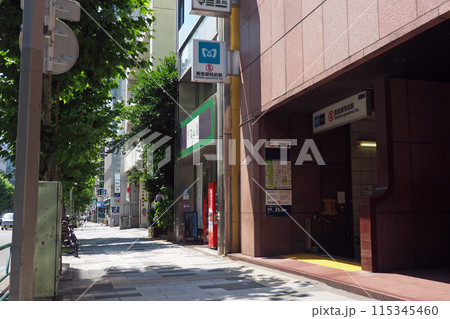 東京メトロ　新宿御苑前駅 115345460
