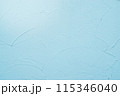 動きのあるブルーの塗りの壁面テクスチャ、背景素材 115346040