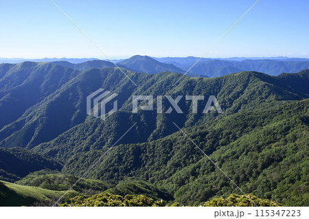 四国で最も美しい山とも言われる「三嶺(みうね)」からの風景 四国で最も美しい山とも言われる「三嶺(みうね)」からの風景 115347223