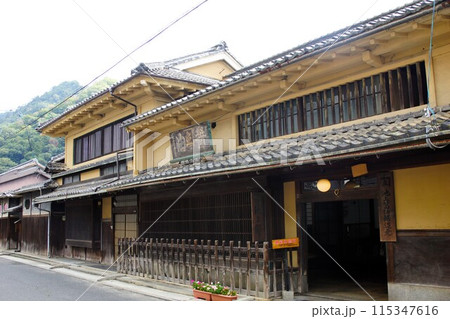 備中高梁の町並み 紺屋川美観地区(旧池上邸) 備中高梁の町並み 紺屋川美観地区(旧池上邸) 115347616
