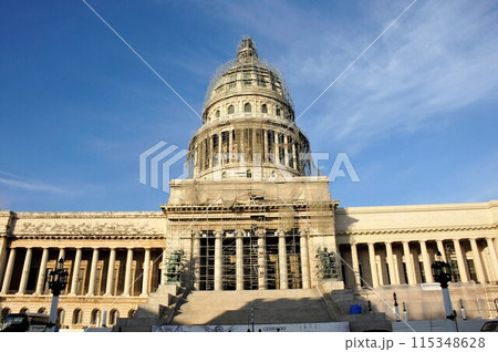 キューバ、ハバナ、旧国会議事堂（カピトリオ） 115348628