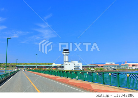 【長崎県】快晴の箕島大橋と長崎空港 115348896