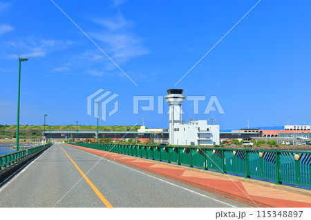 【長崎県】快晴の箕島大橋と長崎空港 115348897