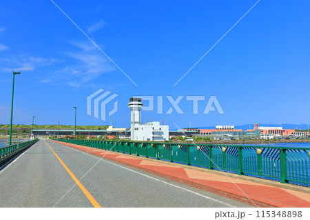 【長崎県】快晴の箕島大橋と長崎空港 115348898