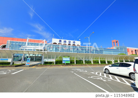 【長崎県】快晴の長崎空港ターミナル 115348902